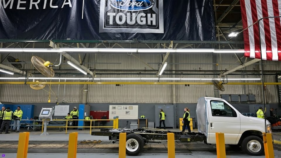 กลยุทธ์ EV สะดุด! Hybrid โตสวนกระแส ผลประกอบการค่ายรถโลก 2025