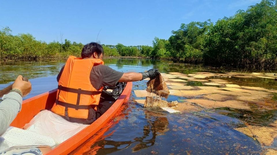 กรมโรงงานฯ สั่งหยุดโรงงานชั่วคราว หลังพบน้ำมันปนเปื้อนน้ำท่วม