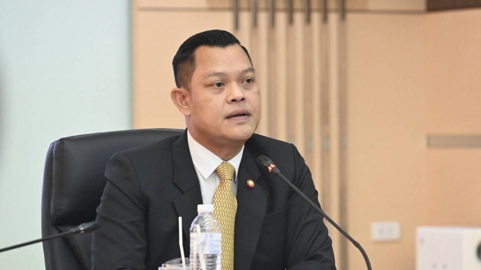 “ธนกร” เปิดปฏิบัติการ “เต็มเหนี่ยว” ฟันโรงงานเถื่อน–สินค้าผิดมาตรฐาน