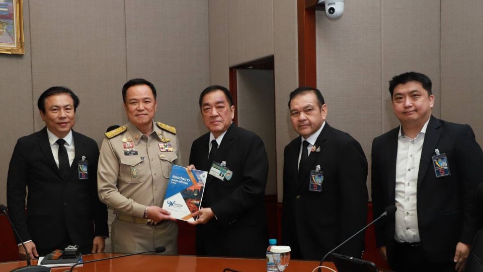 หอการค้าไทยยื่นสมุดปกขาว 2568 เสนอทิศทางเศรษฐกิจใหม่ต่อรัฐบาล