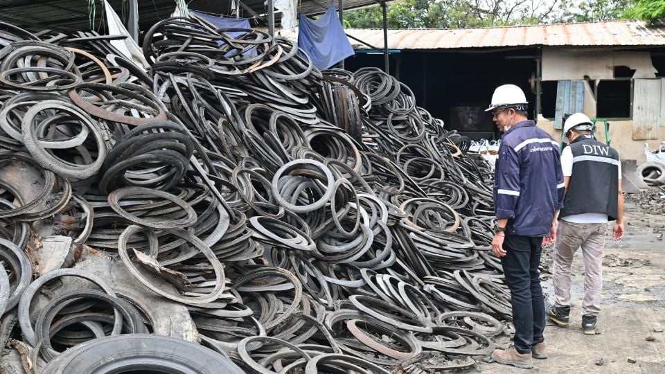 กระทรวงอุตสาหกรรมบุกตรวจโรงงานระยอง เจอกากอุตสาหกรรม 1 แสนตัน