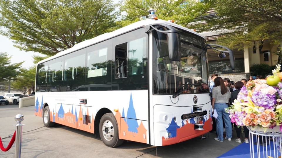 รถบัสไฟฟ้าไร้คนขับ ต้นแบบเทคโนโลยี 5G คันแรกของไทย